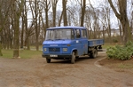 Mercedes Pritschenwagen mit Doppelkabine der Landschaftsgärnter im Kaiser-Wilhelm-Park in Bad Neuenahr Mitte der Achtziger