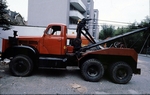 Lkw-Abschleppfahrzeug unbekannter Marke Mitte der Achtziger in Düsseldorf. Die Kabine stammt vom Magirus.