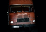 Die Firma K.J. Ernst Umzüge Düsseldorf setzt in den Achtzigern diesen alten Mercedes-Lkw ein