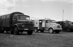 Mercedes Benz-Mannschaftswagen und Hanomag-Sanitätswagen des Bundesgrenzschutzes in Sankt Augustin-Hangelar in den Achtzigern